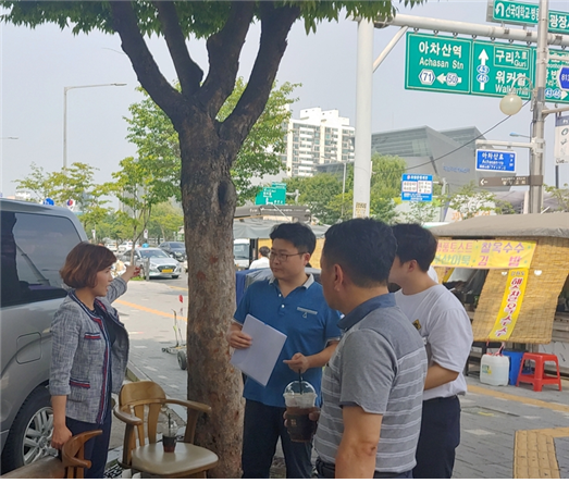 주변 개발에 따른 에스컬레이터 설치 필요성을 강조하는 오현정 의원