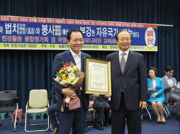성 의원, 1차 년도 수상 이어 두 번째 수상