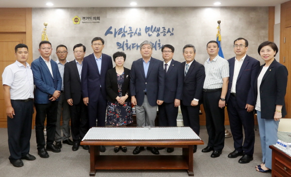 송한준 의장, 중국 산둥성 룽청시 방문단 접견