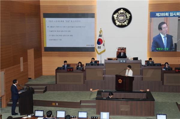 왼쪽 박원순 시장, 오른쪽 권수정 의원