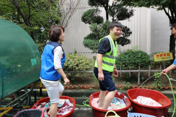 더불어민주당 더청년봉사단, 이재정 국회의원과 함께 안양에서 봉사활동 가져