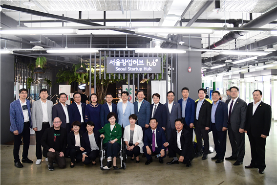기획경제위원회, 경기도의회 경제노동위원회와 창업 현장 합동 방문