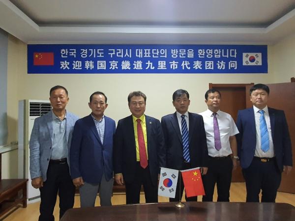 중국 안도현을 예방하고 있는 안승남 구리시장(사진 우측 세 번째가 마운기 안도현장)