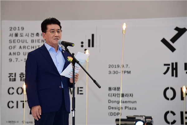 김생환 서울시의회 부의장이‘2019 서울도시건축비엔날레 개막식’행사에 참석해 축하의 말씀을 전하고 있다.