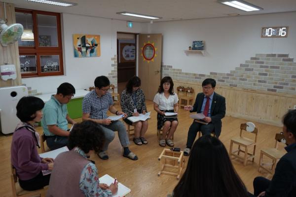 경기도의회 제2교육위원회 송치용 의원는 지난 25일 평택성동유치원의 다목적실 개선을 위해 현장방문을 했다.