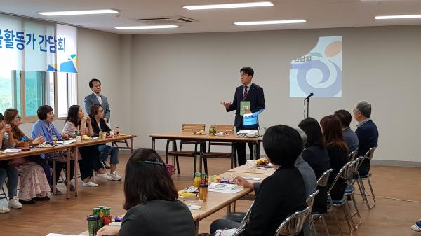 김상호 시장, 평생학습마을 관계자 격려