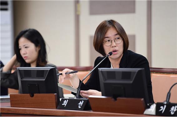 최선 의원 상임위원회 질의 사진
