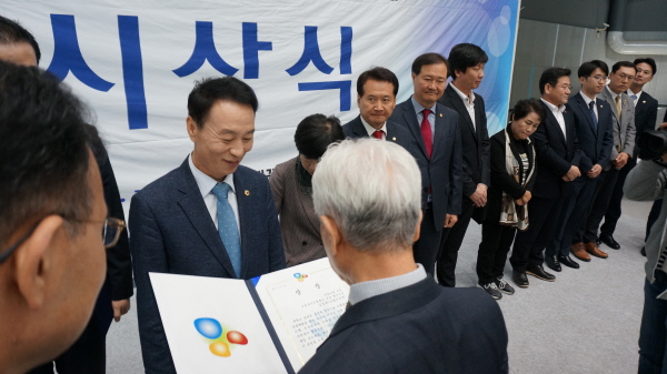 김정태 단장, 제1회 거버넌스 지방정치대상 수상