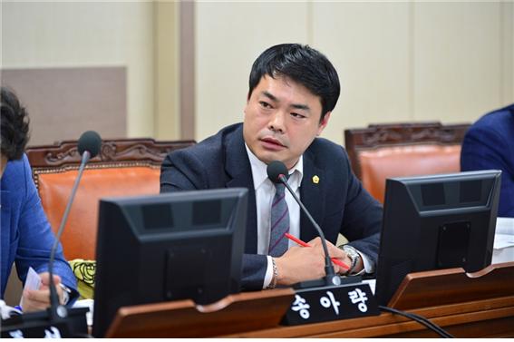 유모차 들고 지하철 수유실 왔지만. 운영 안하나요