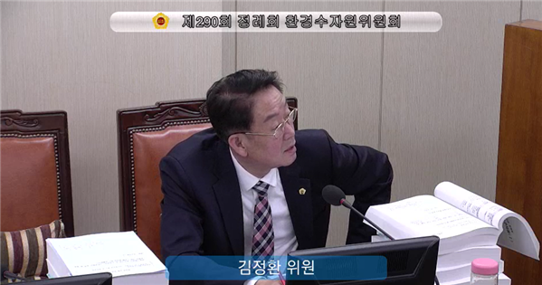 질의하는 김정환 의원