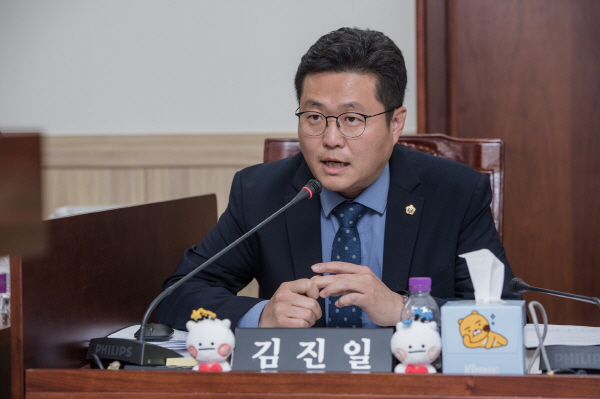 김진일 도의원, 道가 더 이상 버스업체에 끌려 다녀서는 안돼