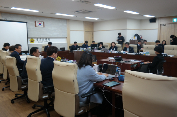 경제위, 경제실 행정사무감사 실시