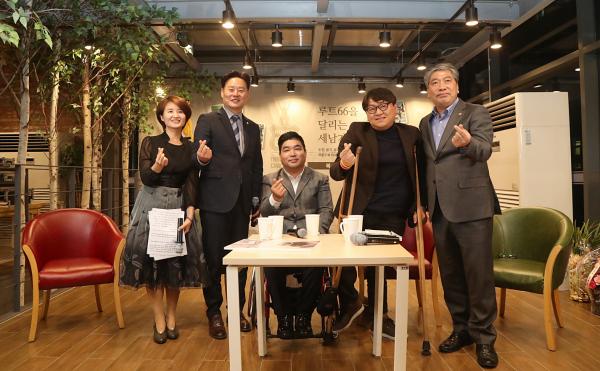 최종현 경기도의원이 28일 오후 5시 경기도기숙사 구내 까페에서 ‘루트 66을 달리는 세 남자 이야기’ 북콘서트를 가졌다.