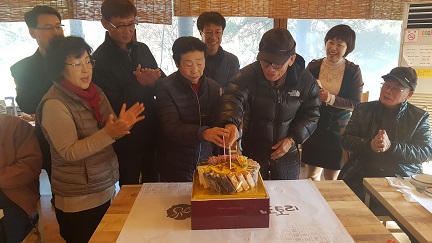 독거어르신 합동 생신잔치로 훈훈함 전달