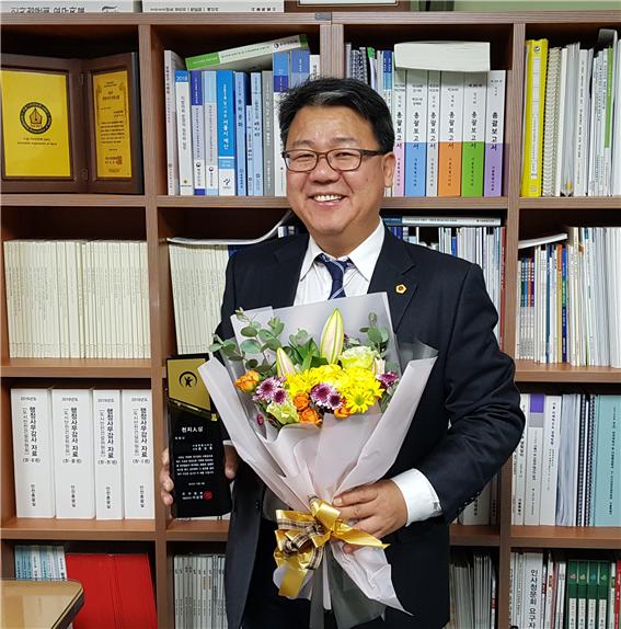 홍성룡 서울시의원, ‘2019 천지인상 특별상’ 수상