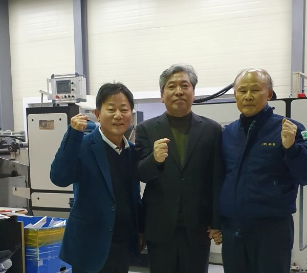 송한준 의장은 개성공단 입주업체 J사의 파주 생산공장을 찾아 현장의 애로사항을 듣고 극복방안에 대해 의견을 나눴다.