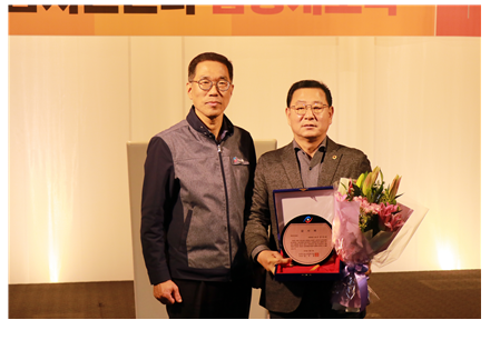 이광호 서울시의원, 한국노총 위원장으로부터 감사패 받아
