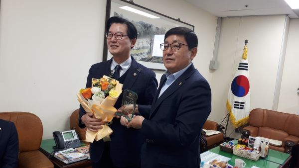 이필근 의원