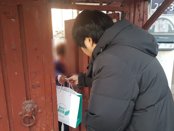 중앙동 다온식당, 저소득층 5가구에게 사랑의 삼계탕 전달