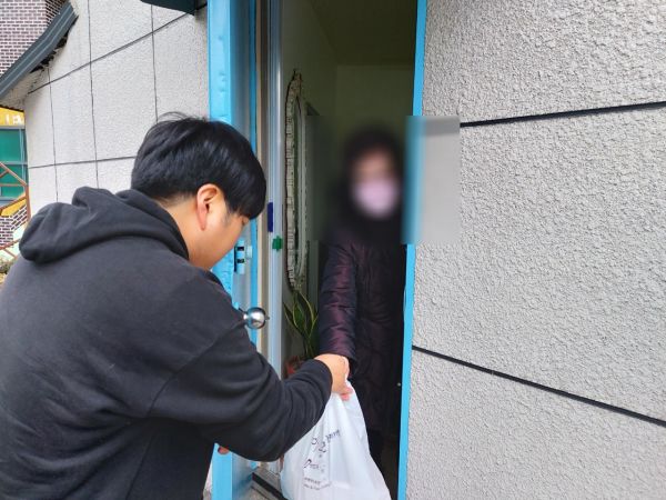 중앙동 야우리김치찌개, 복지사각지대에 식사 전달로 복지체감도 높여