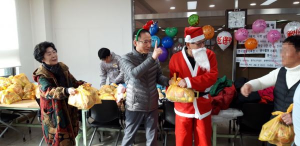 고양시 일산1동, “주민자치위원회 홀트 복지관 사랑의 선물 전달”