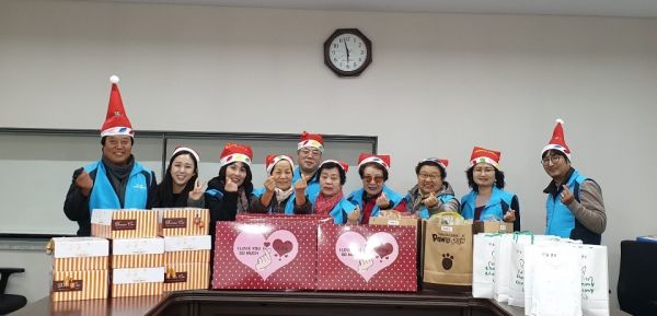 평택시 지산동 지역사회보장협의체, 소외 아동을 위한 따뜻한 겨울나기 크리스마스 선물 박스 전달