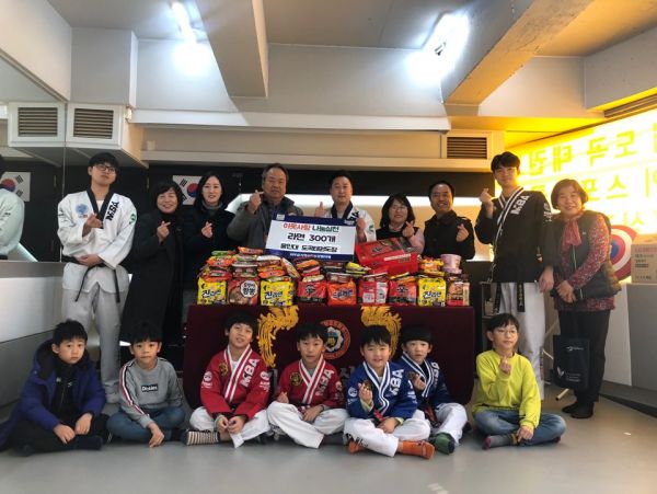 와부읍 용인대 도곡태권도와 개척교회 익명의 여자목사, 후원물품 및 후원금 전달