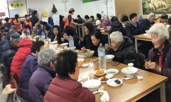 평택시 신장2동 자원봉사나눔센터, 사랑의 떡국나눔 봉사