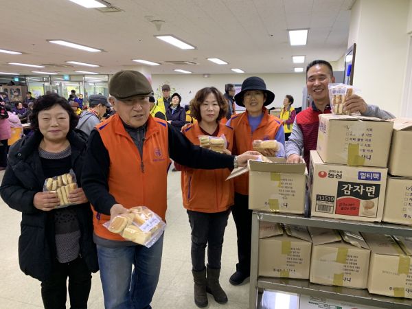 로컬드림봉사회, 동두천시노인복지관에 치즈빵 전달