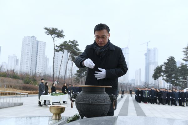 2020 경자년(庚子年) 새해 정하영 시장, 현충탑 참배로 공식업무 시작