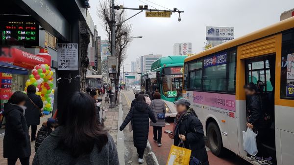 돌출형 노선번호판을 부착한 부천 시내버스