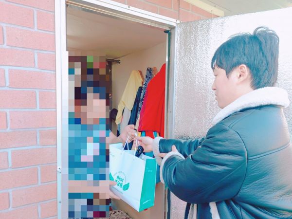 동두천시 중앙동 쌍둥이족발, 저소득층 5가구에게 족발 전달