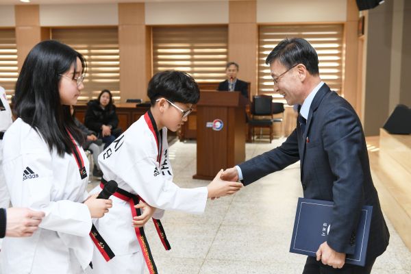 “태권도로 김포시 알린다”… 김포시, 태권도시범단 창단