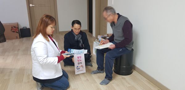 생연2동, 젤로존날 맞이해 독거어르신 가정방문