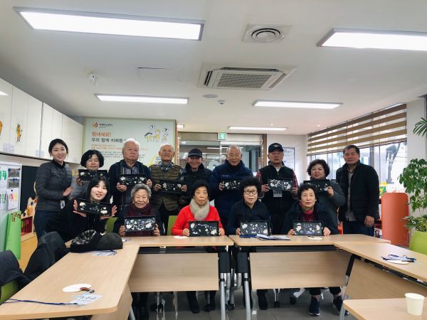 남양주보건소 치매안심센터, ‘바다를 품은 자개공예’체험교실 운영