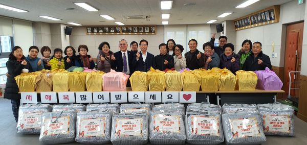화도읍 지역사회보장협의체, 소외계층 방문해 설맞이 나눔꾸러미 전달하며 이웃 살핌