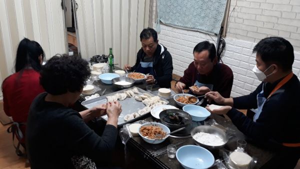 평택시 신평동 지역사회보장협의체, 어려운 이웃을 위한 설맞이 명절 선물 세트 후원