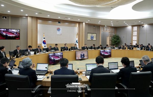 문대통령, 국무회의 주재