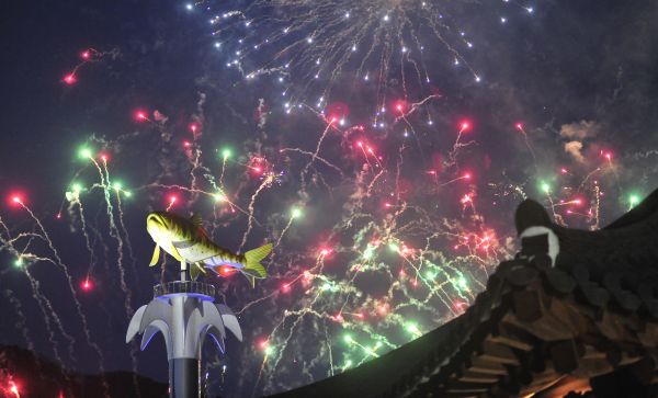지난해 1월 열린 화천산천어축제 개막식 불꽃놀이 장면