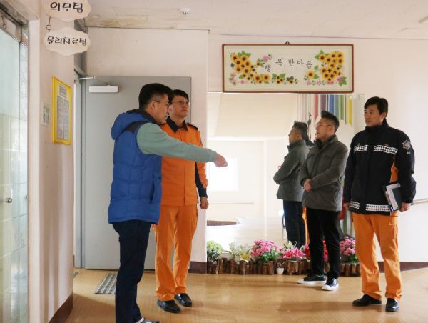 안성소방서는 22일 중증장애인생활시설 혜성원을 방문해 설 명절을 대비해 화재예방을 위한 현장지도 점검을 했다.
