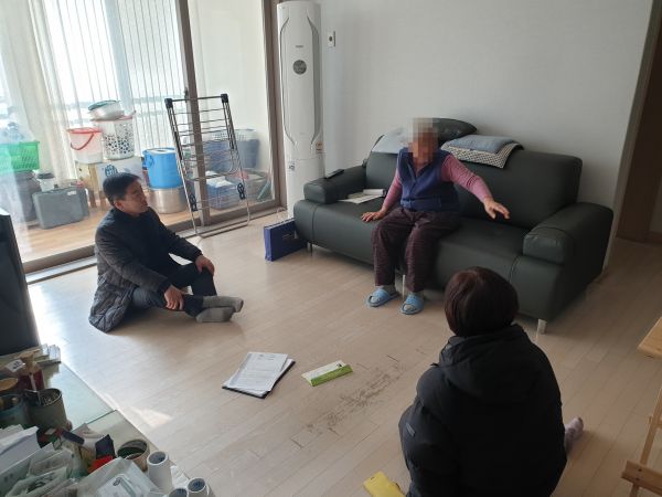 송내동장과 함께하는 설맞이 취약계층 가정방문 실시