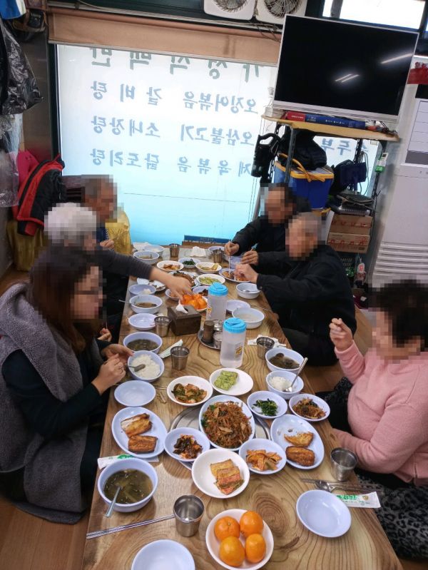 동두천시 상패동 착한식당 오가네, 관내 어르신들에게 새해를 맞이하는 따끈한 식사대접