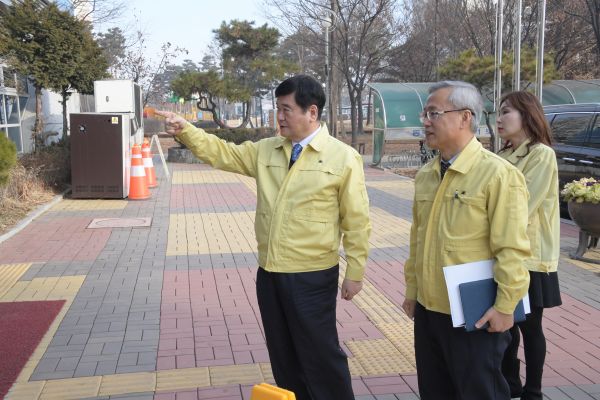 동두천시 최용덕 사장, 신종 코로나바이러스감염증 선별진료소 및 비상방역 대책반 상황실 방문, 직원 격려