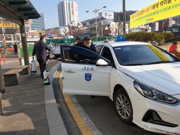 개인택시 소독 장면