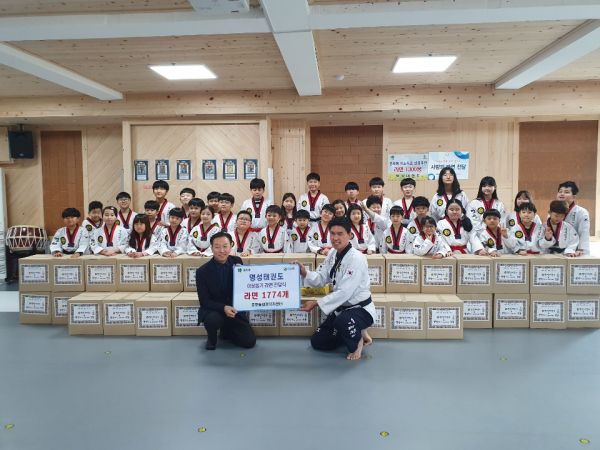 이천시 증포동 명성태권도, 이웃돕기 라면 전달