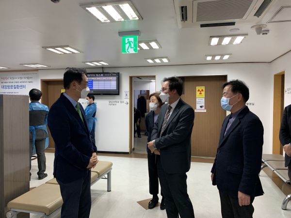 정장선 평택시장, 선별진료소 점검 및 격려 방문