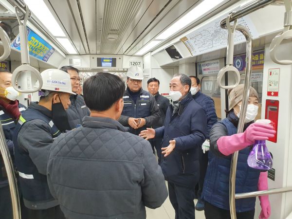 김포시 교통국장, 김포골드라인 신종 코로나 바이러스 방역 현장점검