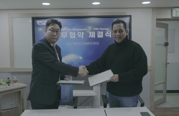 사진=최정욱 대표(왼쪽)와 노라자니 빈 샤이딘 대표(오른쪽)
