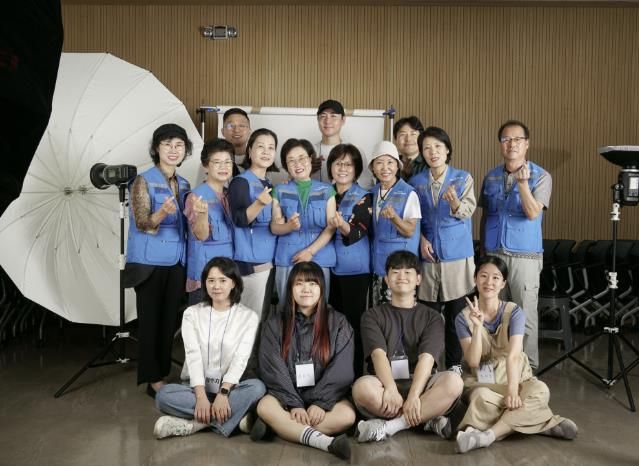 의왕시 내손1동 지역사회보장협의체, 어르신 장수 사진 촬영