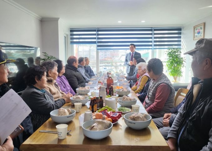 포천동 현대아파트 입주민, 경로당 어르신 오찬 대접